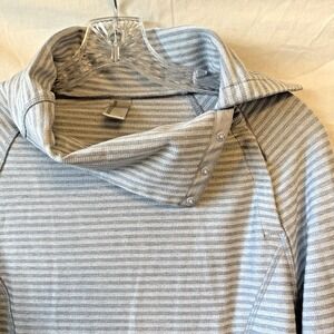 Mondetta Top Large Performance Wear Funnel Neck Pullover Sweatshirt Stripe Gray